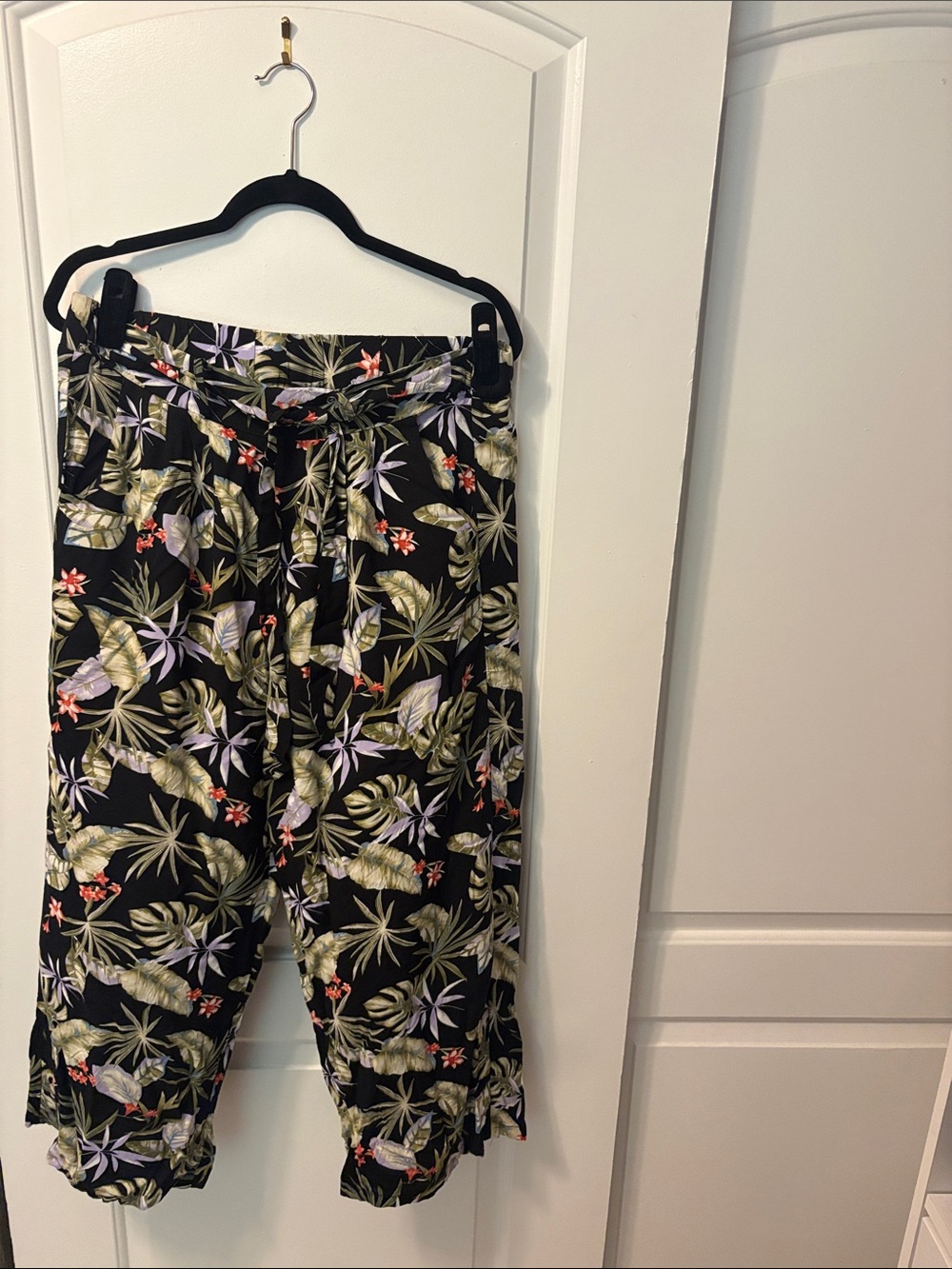 Black Tropical Print Casual Pull-On Pants with Tie Waist